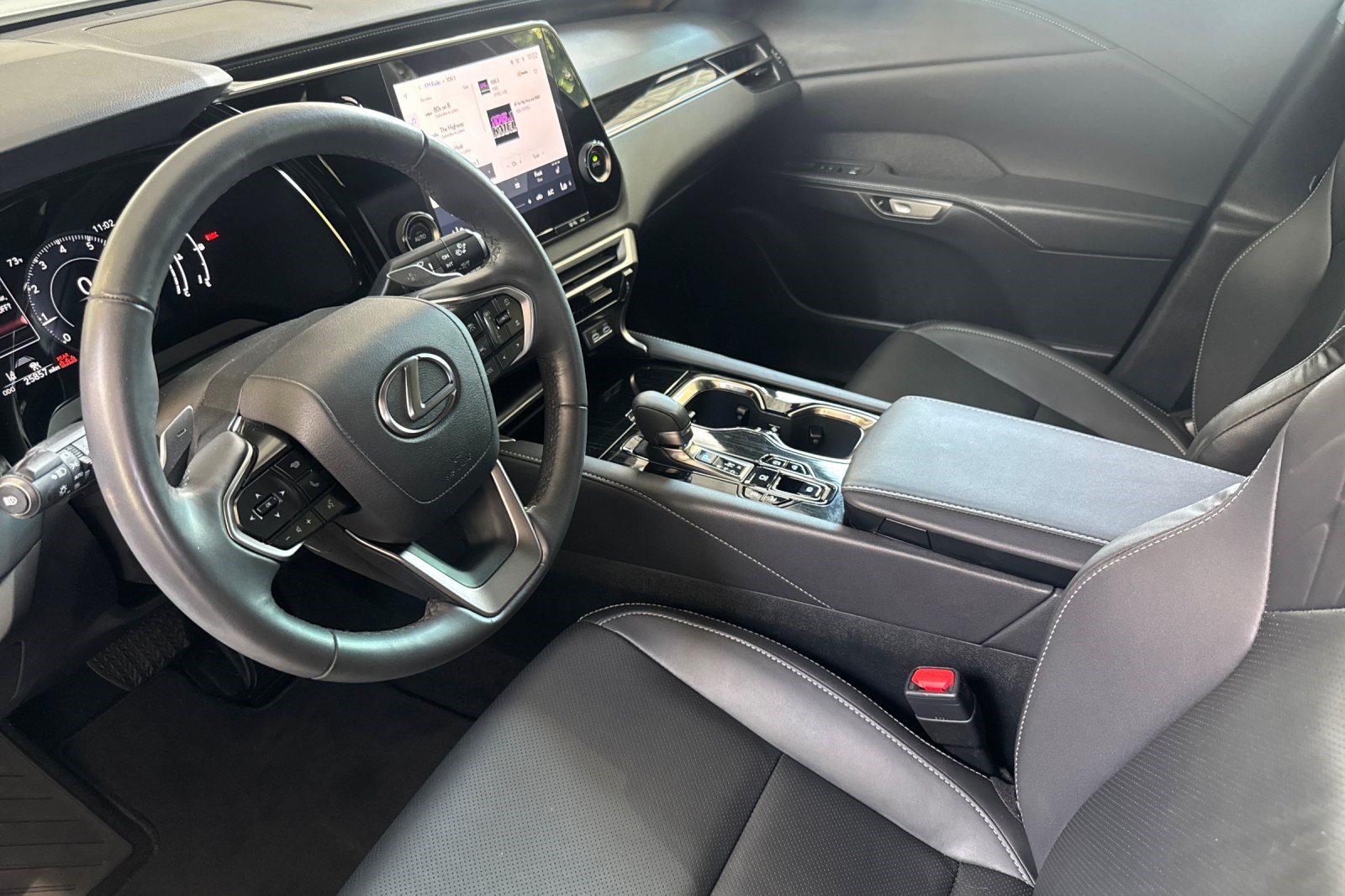 Used 2023 Lexus RX 350 AWD w/ Cold Area Package image 11