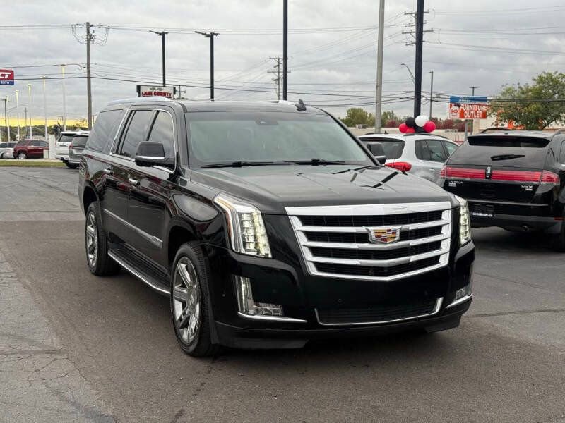 Used 2017 Cadillac Escalade ESV Luxury image 3
