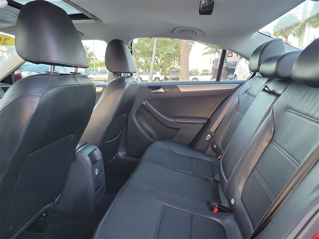 Used 2017 Volkswagen Jetta SE image 7