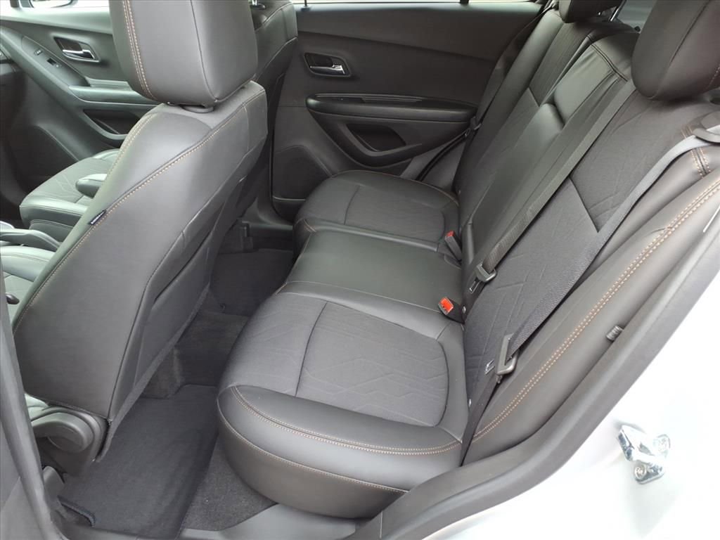 Used 2022 Chevrolet Trax LT w/ Sport Edition image 12