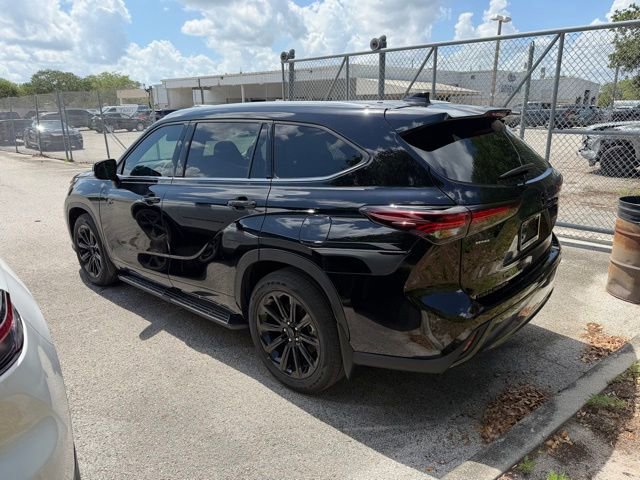 Used 2026 Toyota Highlander Limited AWD/4WD image 4