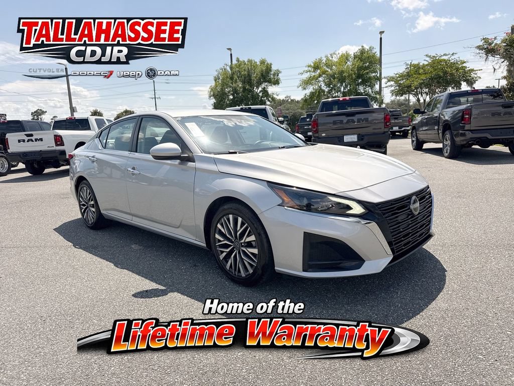 Used 2023 Nissan Altima 2.5 SV FWD image 1