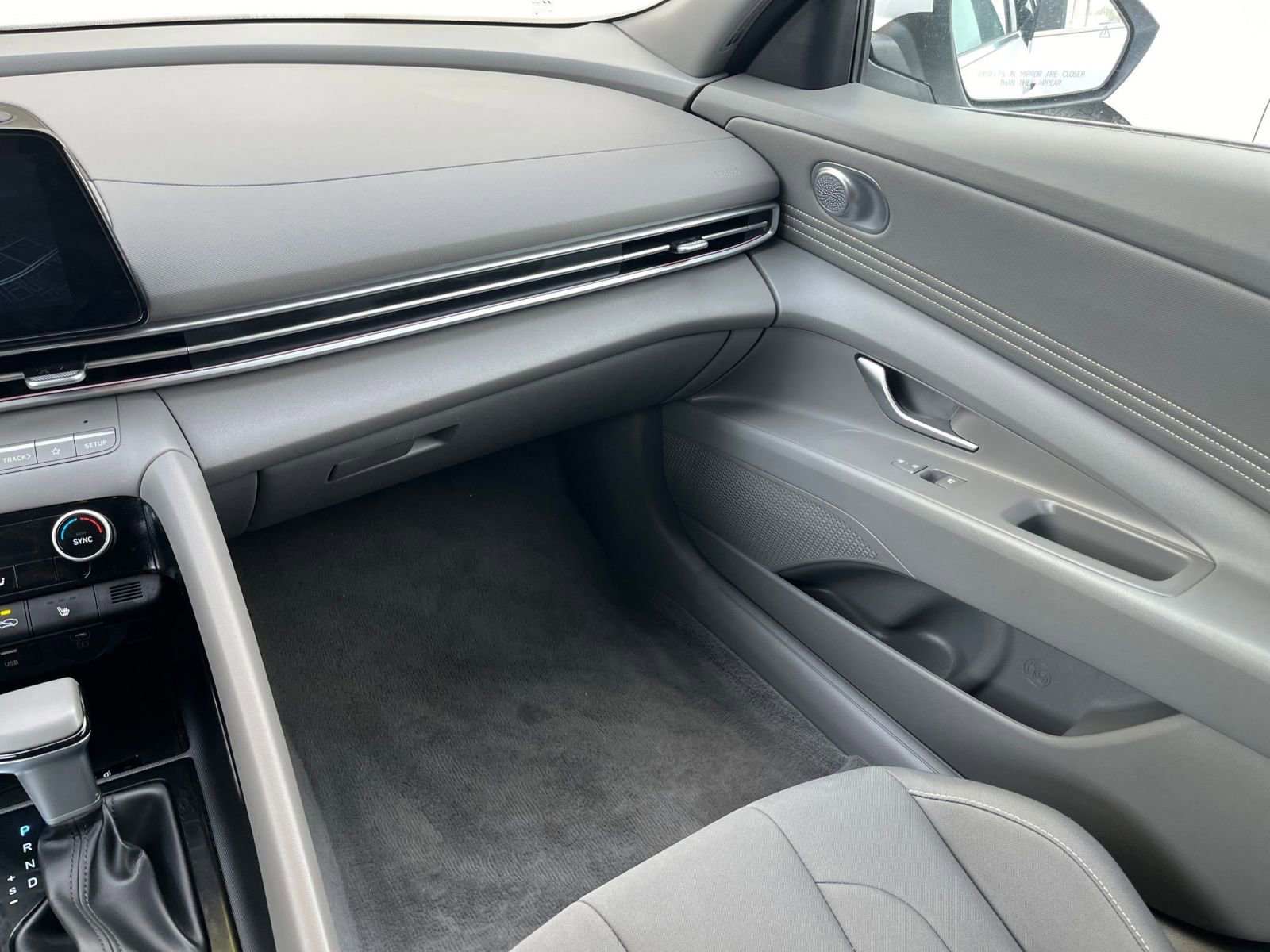 Used 2025 Hyundai Elantra SEL image 33