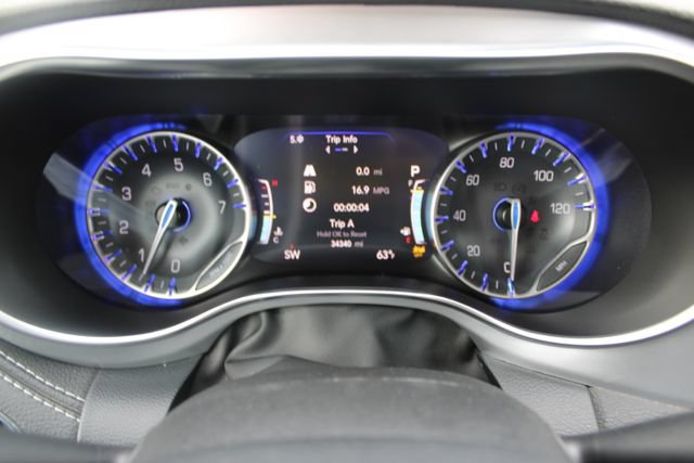 Used 2025 Chrysler Pacifica Limited FWD image 22