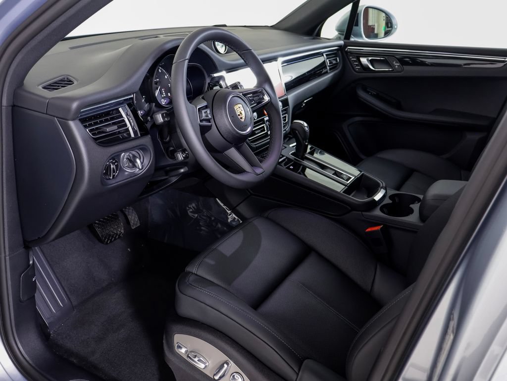 New 2026 Porsche Macan AWD/4WD image 4