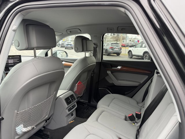 Used 2023 Audi Q5 2.0T Premium w/ Convenience Package image 5