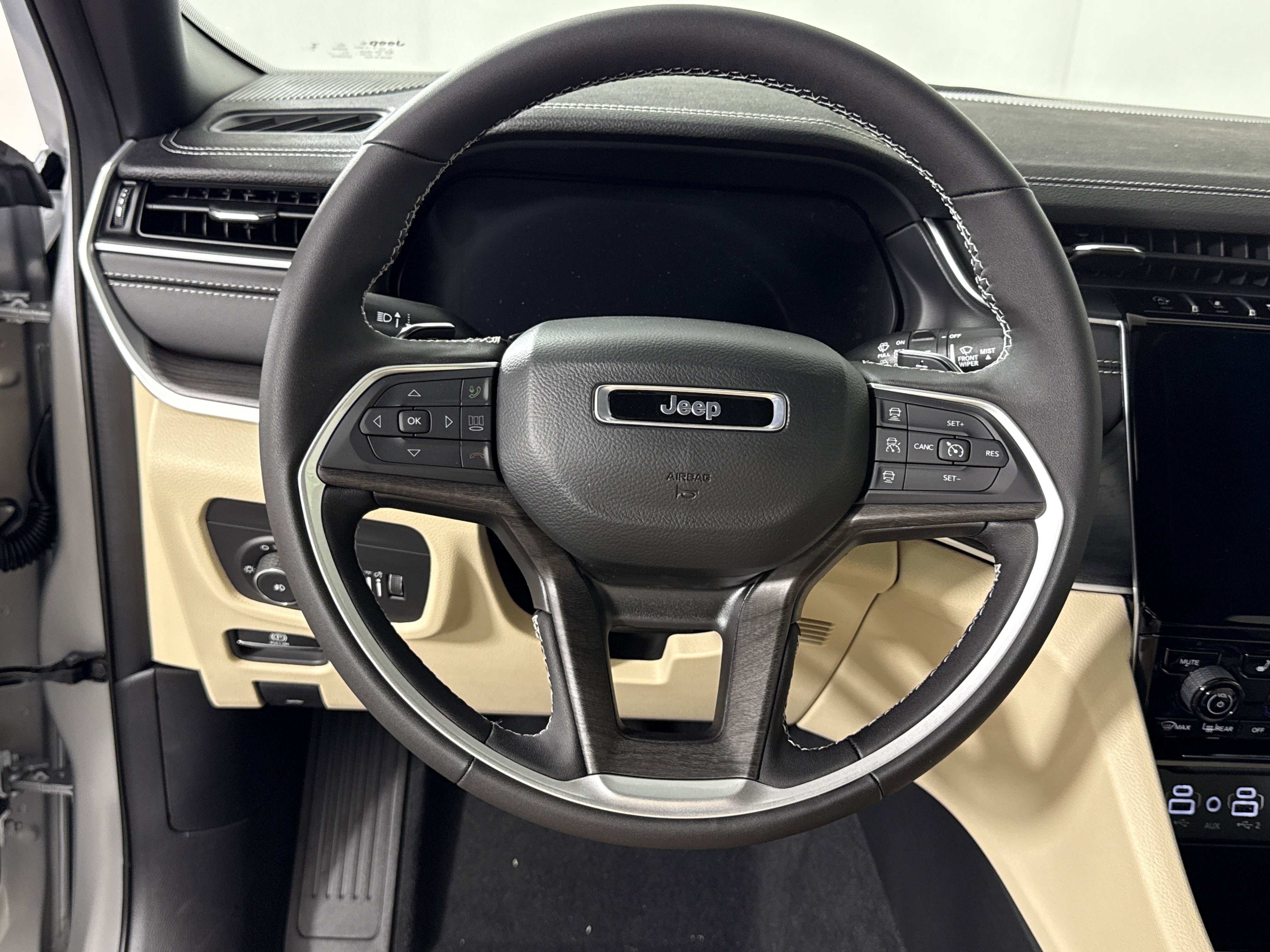 New 2025 Jeep Grand Cherokee Limited w/ Trailer Tow Package image 13