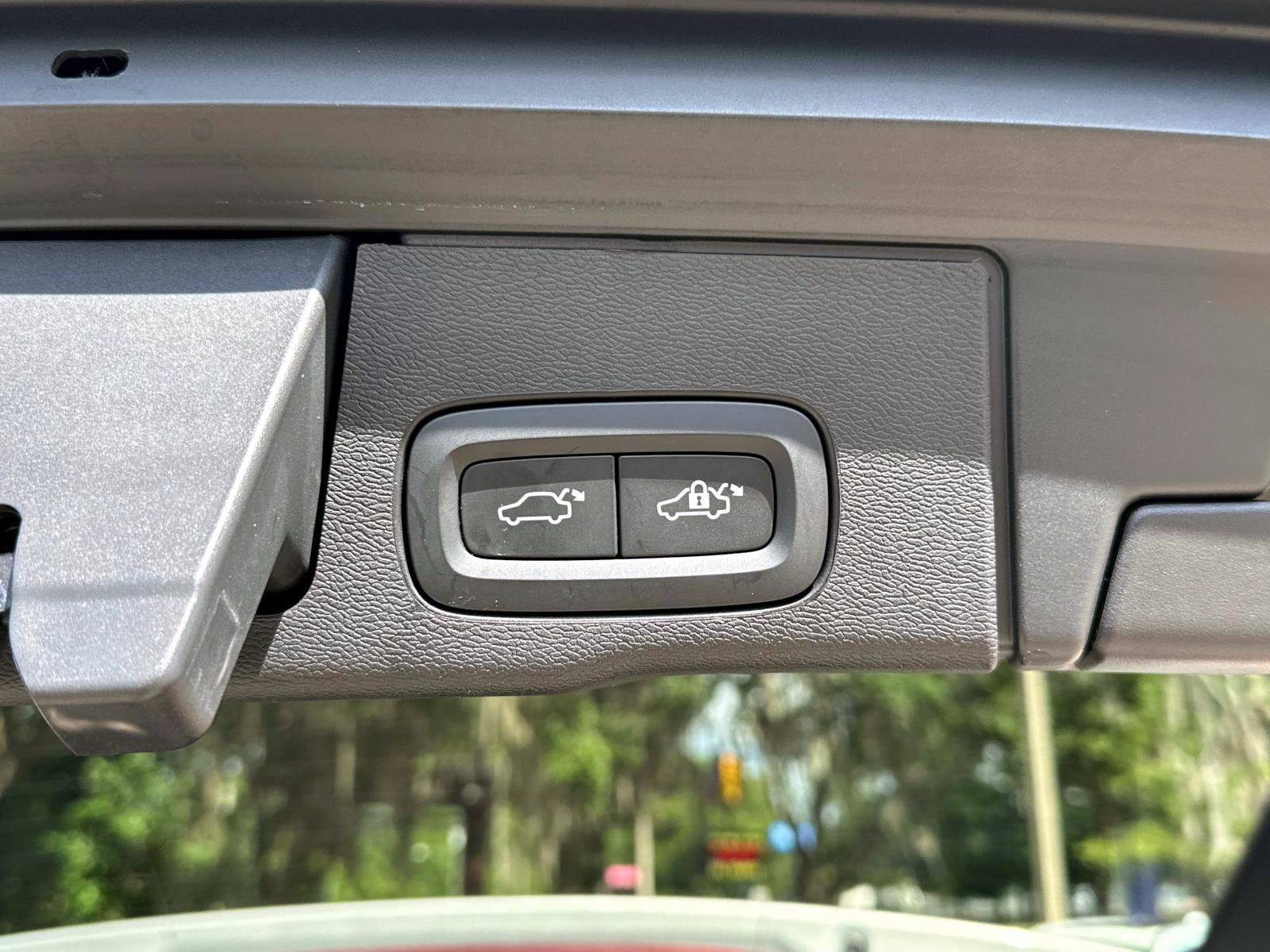 Certified 2025 Volvo XC60 B5 Plus image 12