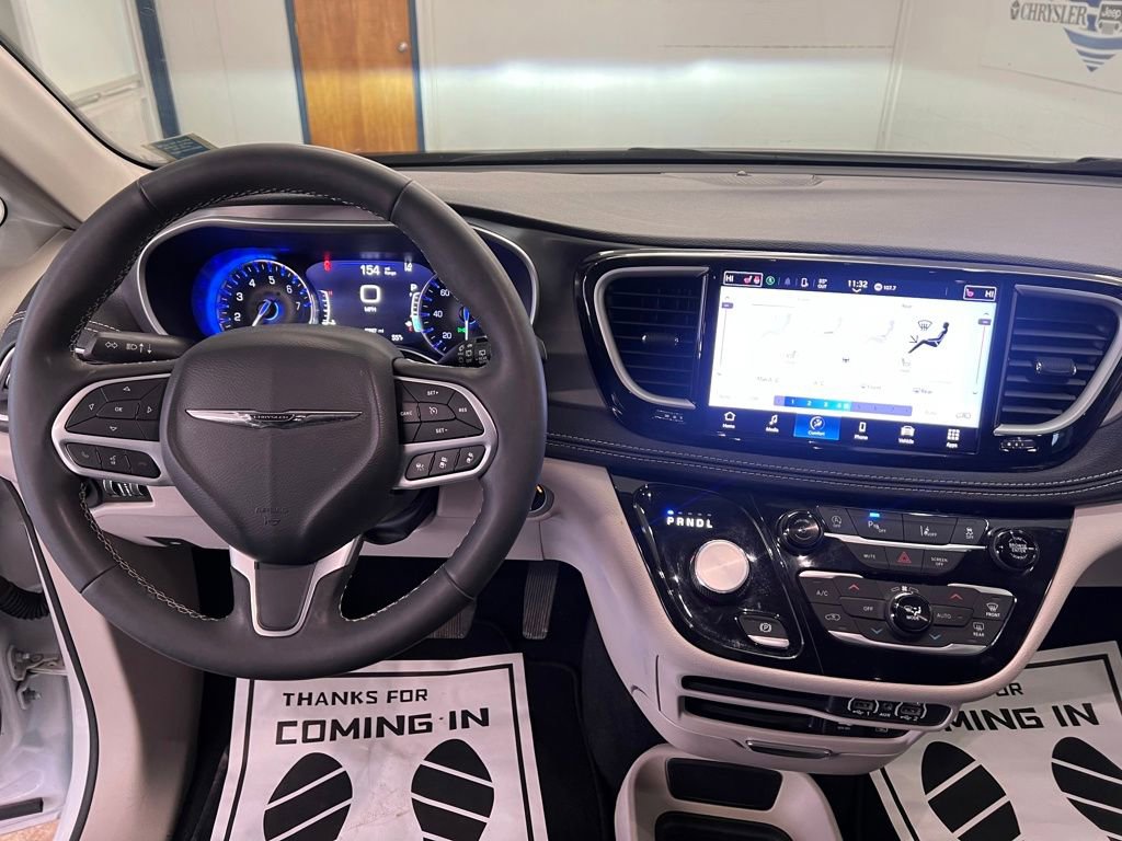 Used 2022 Chrysler Pacifica Touring-L image 18