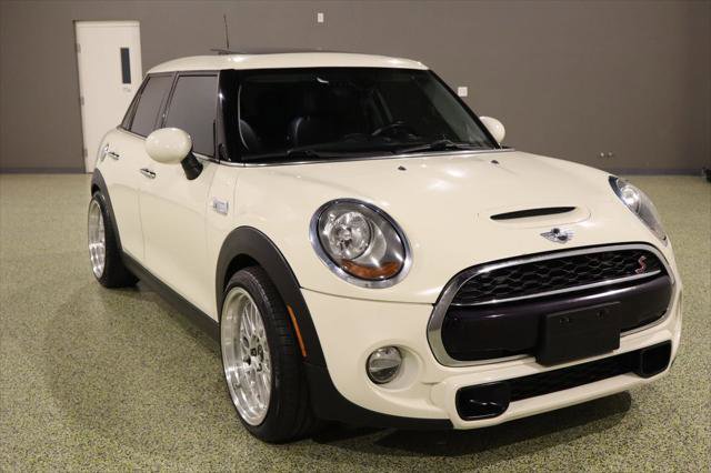 Used 2016 MINI Cooper S image 1