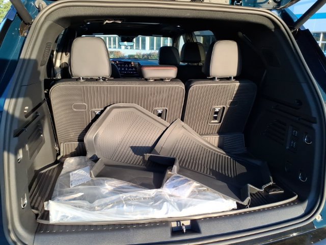New 2027 Chevrolet Traverse RS w/ LPO, Floor Liner Package AWD/4WD image 11