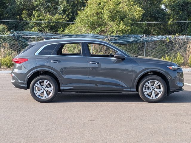 Used 2025 Audi Q5 Premium w/ Convenience Package image 4