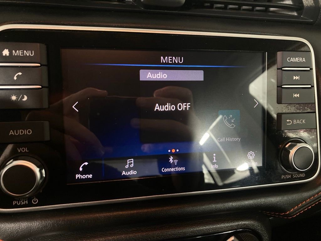 Used 2022 Nissan Versa SR w/ Trunk Package image 3