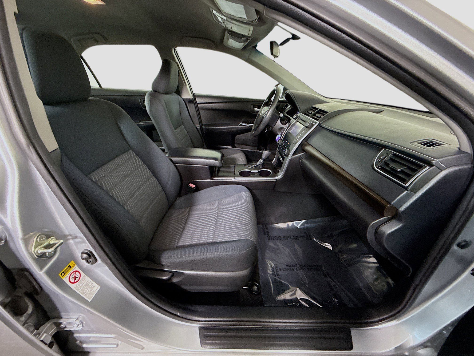 Used 2017 Toyota Camry LE image 28