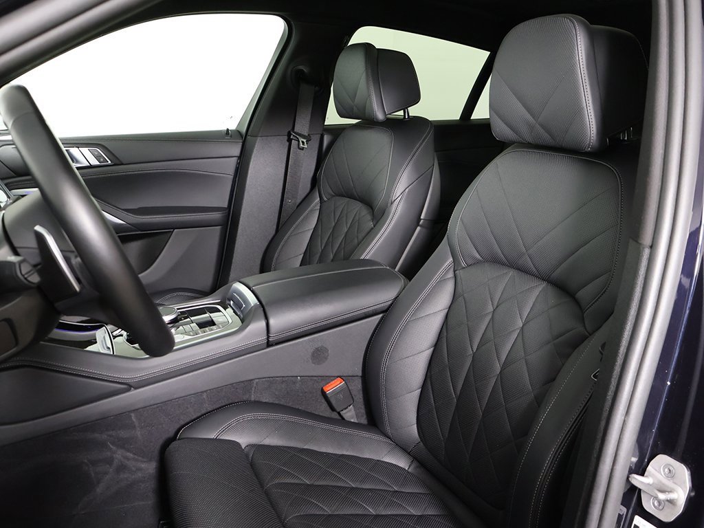 Used 2025 BMW X6 xDrive40i w/ Climate Comfort Package image 31