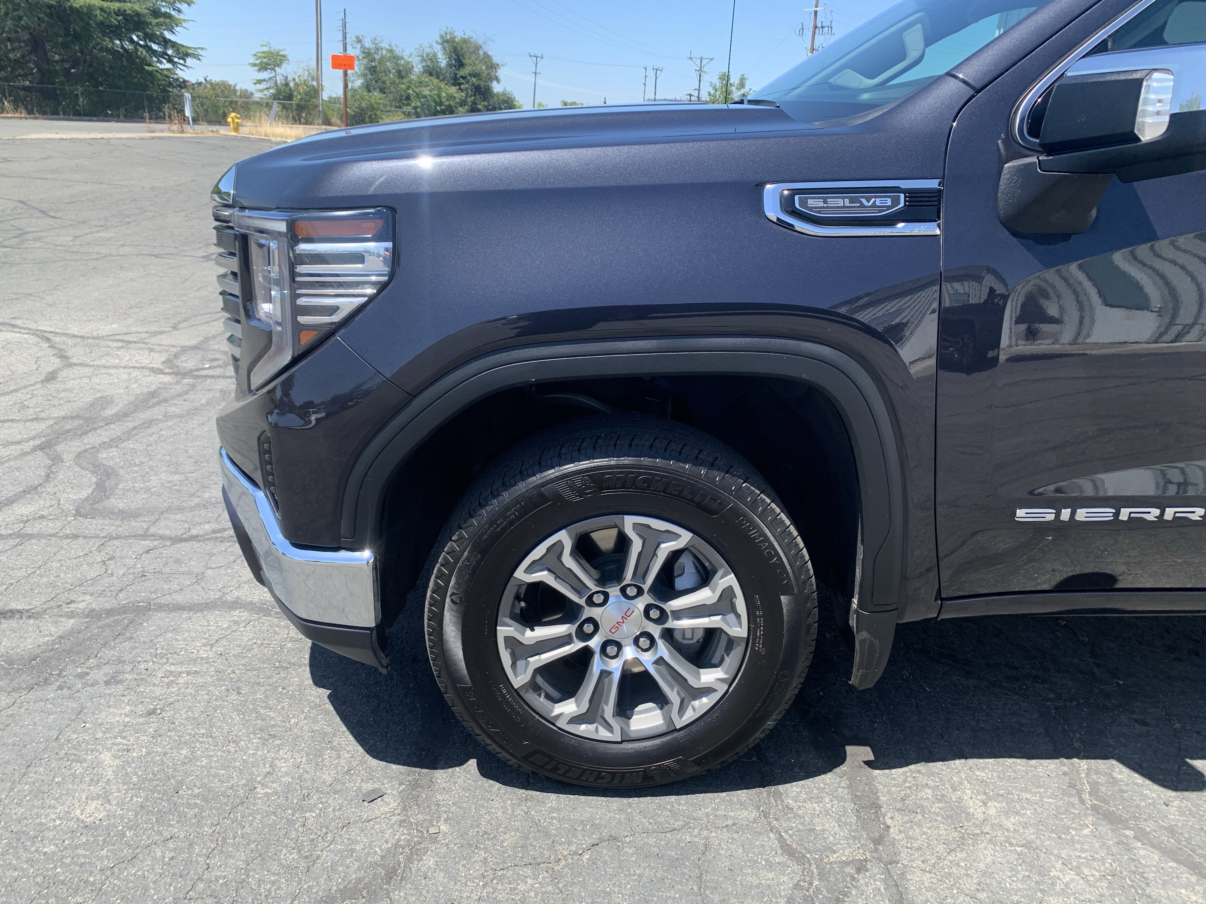 Used 2025 GMC Sierra 1500 SLT AWD/4WD image 7