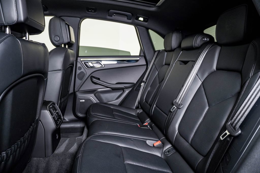 Certified 2024 Porsche Macan S AWD/4WD image 17