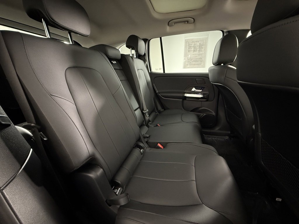 Used 2023 Mercedes-Benz EQB 300 4MATIC image 27