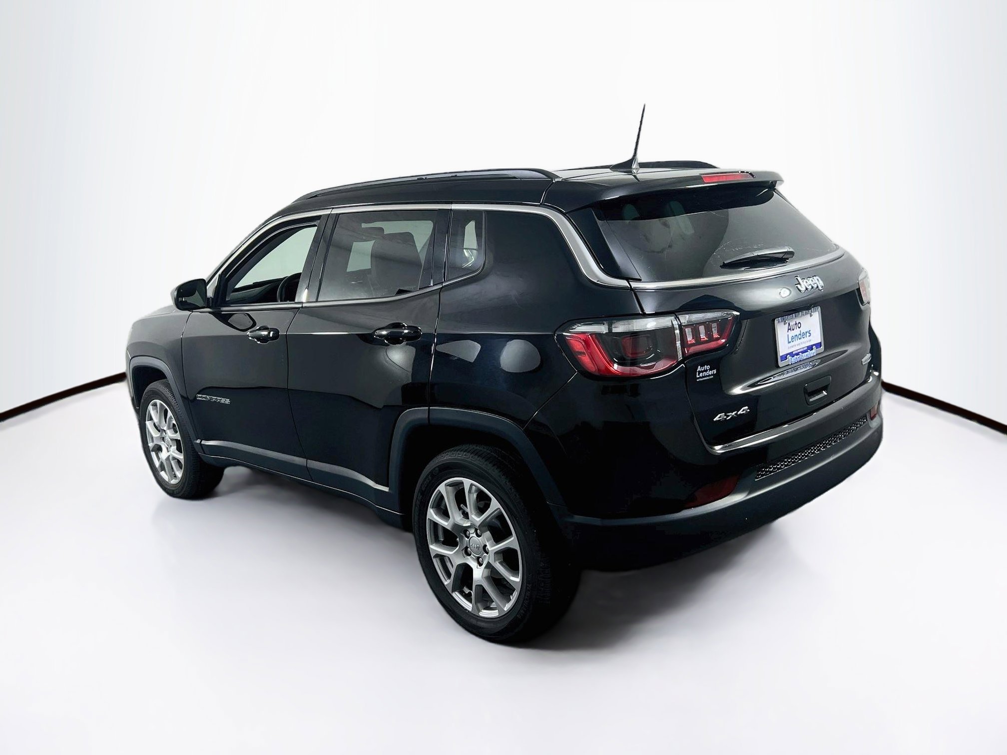 Used 2022 Jeep Compass Latitude w/ Sun and Sound Group AWD/4WD image 7