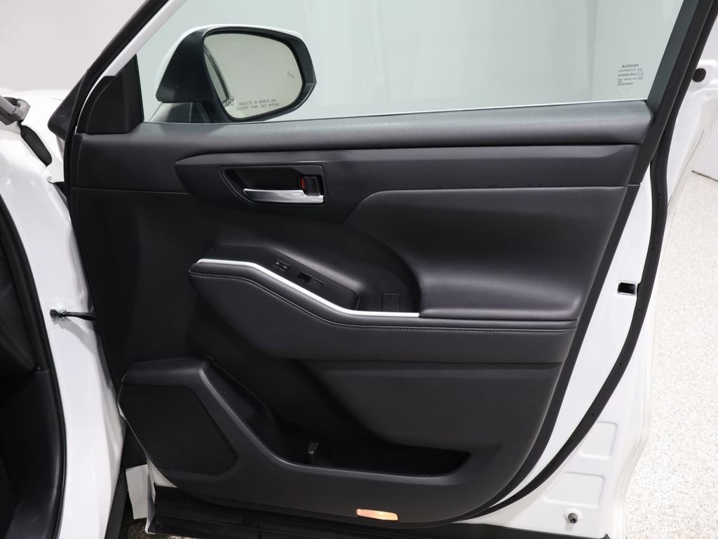 Certified 2022 Toyota Highlander XLE image 24