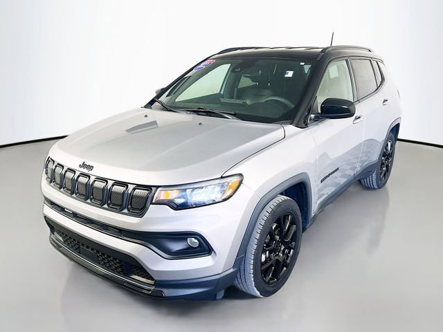 Used 2022 Jeep Compass Altitude FWD image 4