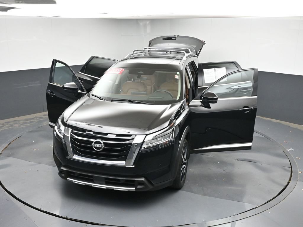 Used 2024 Nissan Pathfinder Platinum FWD image 43