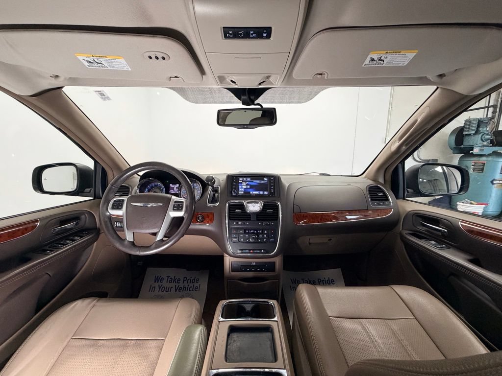Used 2014 Chrysler Town & Country Touring-L w/ Driver Convenience Group FWD image 13