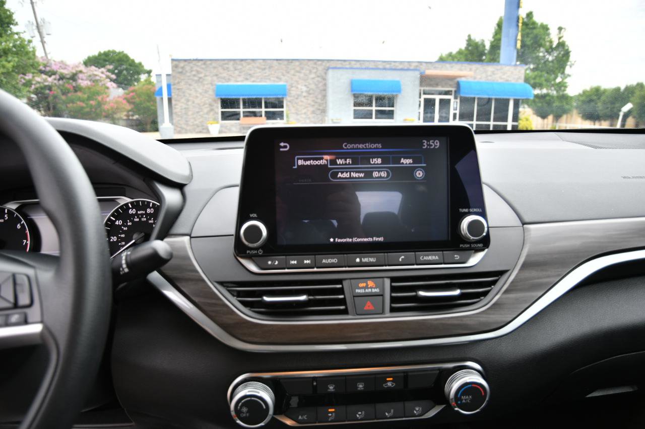 Used 2024 Nissan Altima 2.5 SV image 17