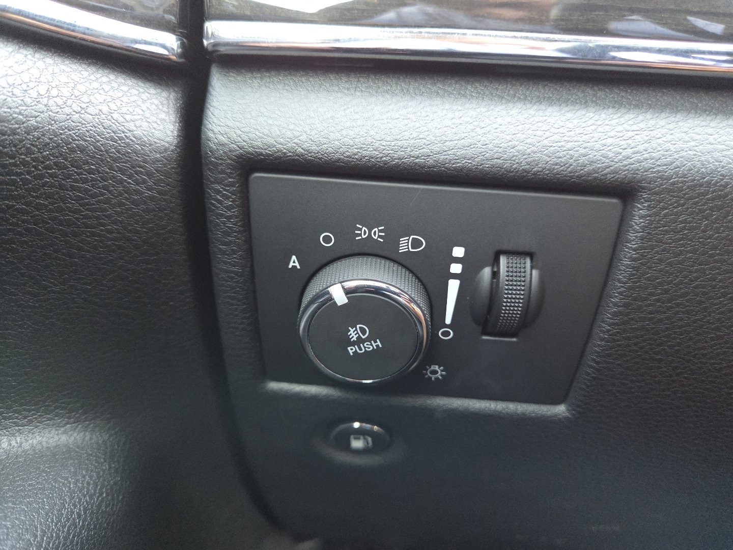 Used 2016 Jeep Grand Cherokee Overland RWD image 26