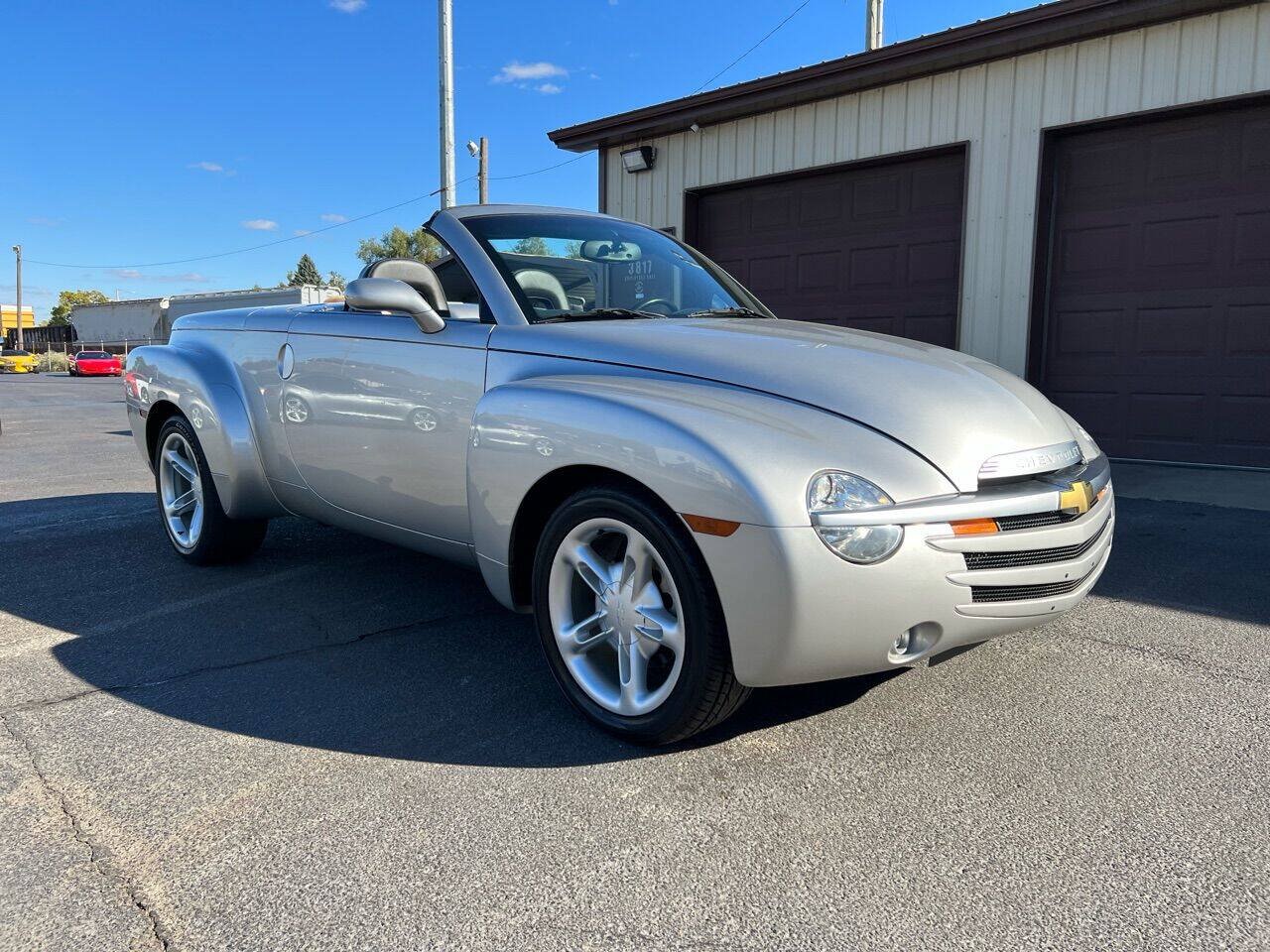 Used 2004 Chevrolet SSR w/ Preferred Equipment Group RWD image 8