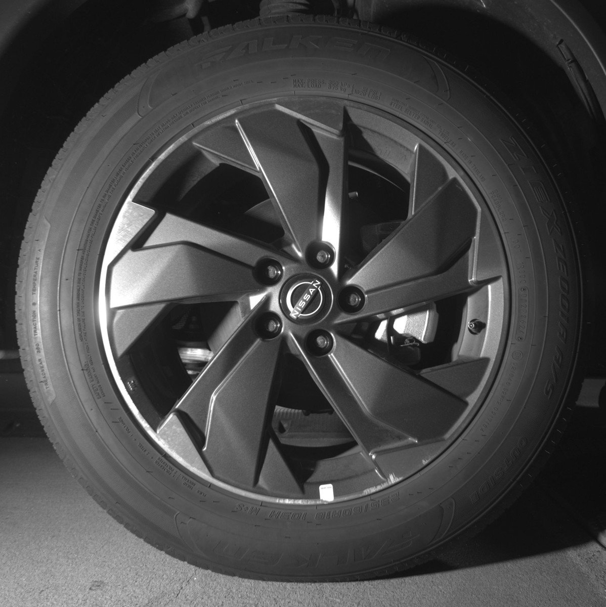 Used 2025 Nissan Rogue SV image 13