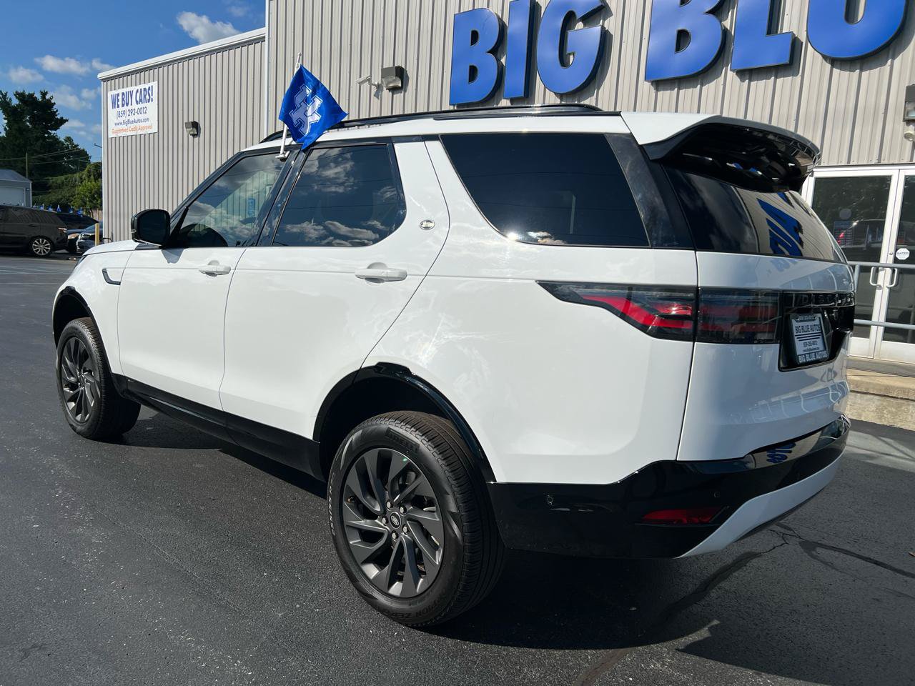Used 2022 Land Rover Discovery S R-Dynamic AWD/4WD image 3