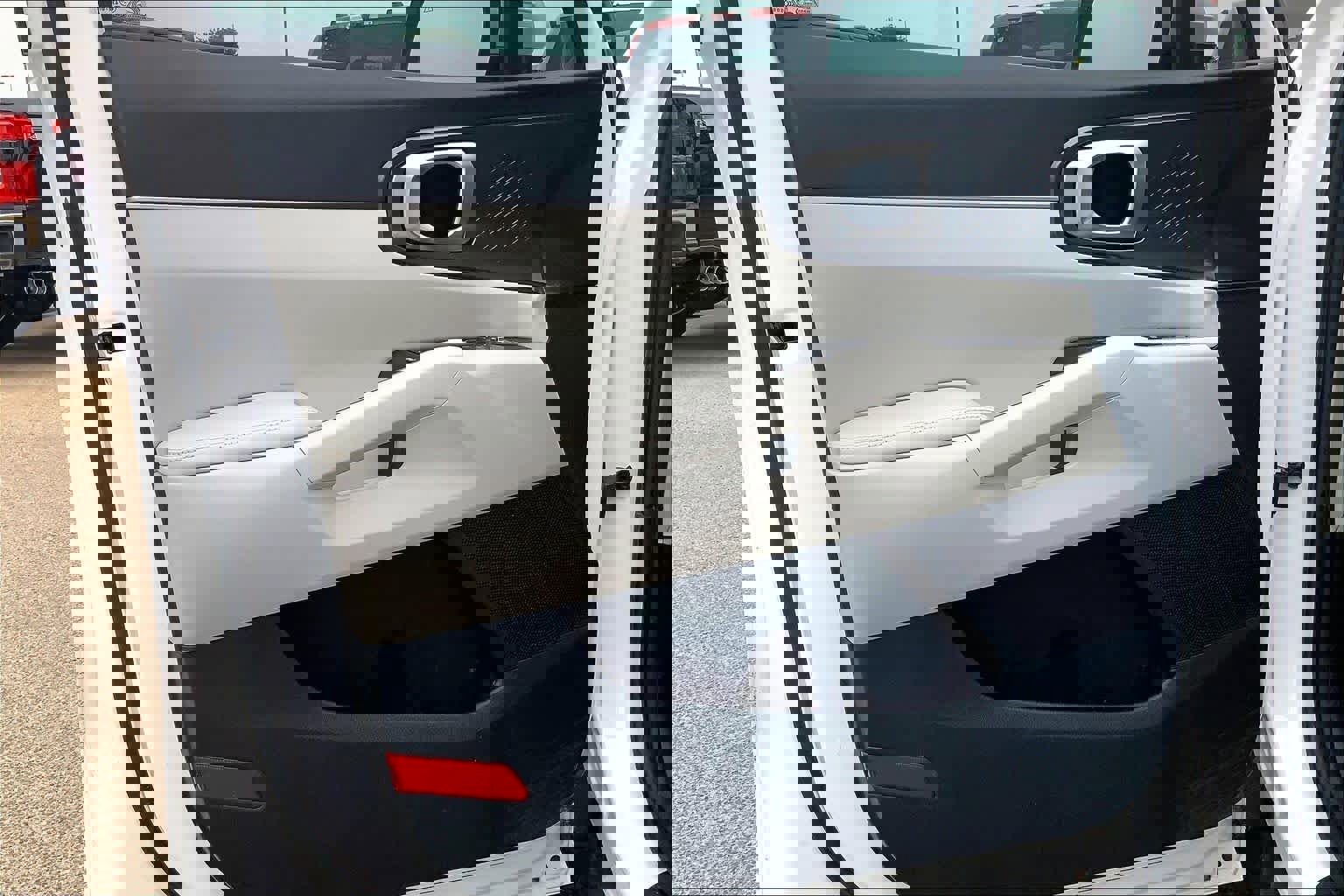 Used 2025 Kia Sorento S image 22