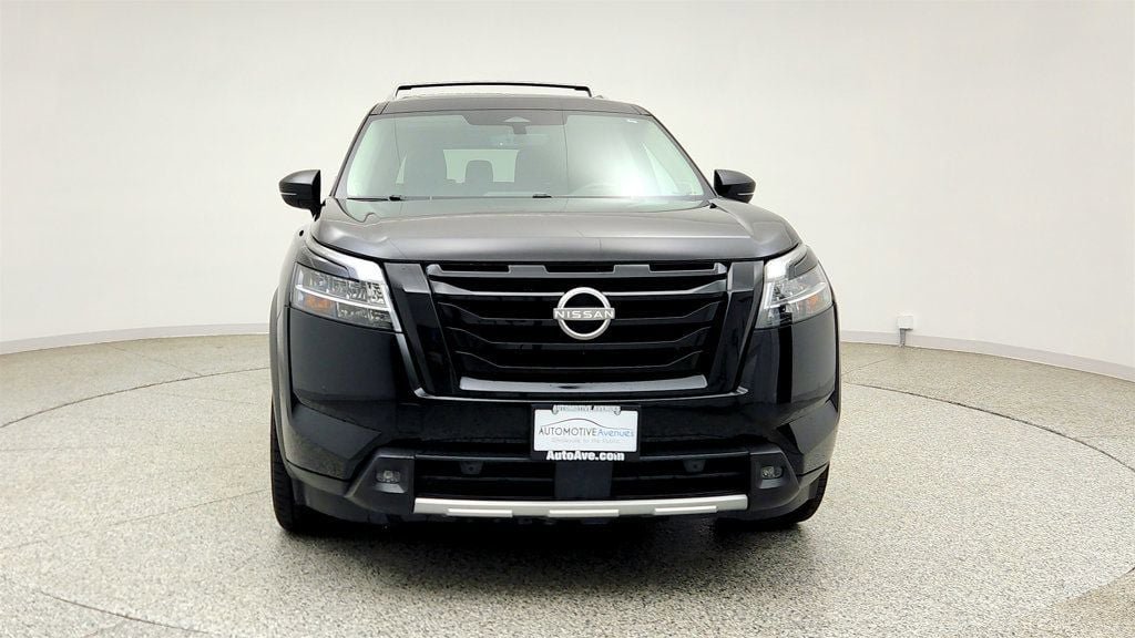 Used 2023 Nissan Pathfinder SL w/ SL Premium Package AWD/4WD image 2