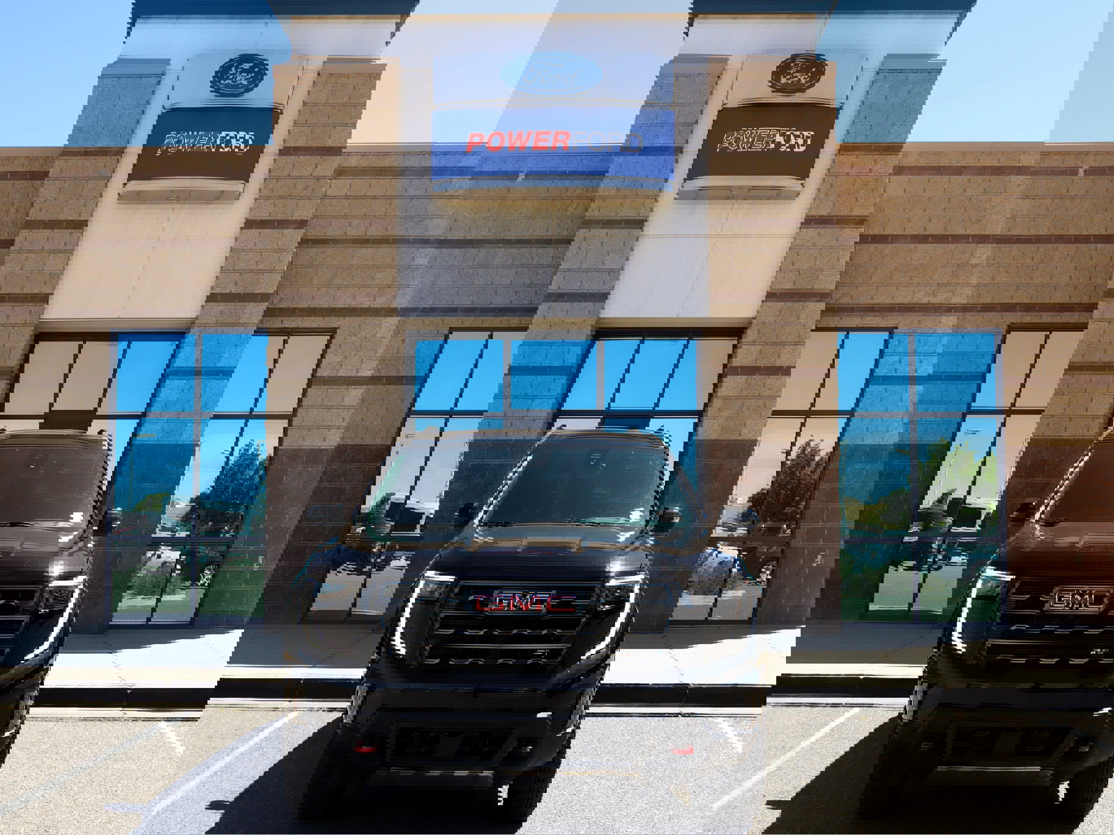 Used 2024 GMC Acadia AT4 w/ Luxury Package AWD/4WD image 3