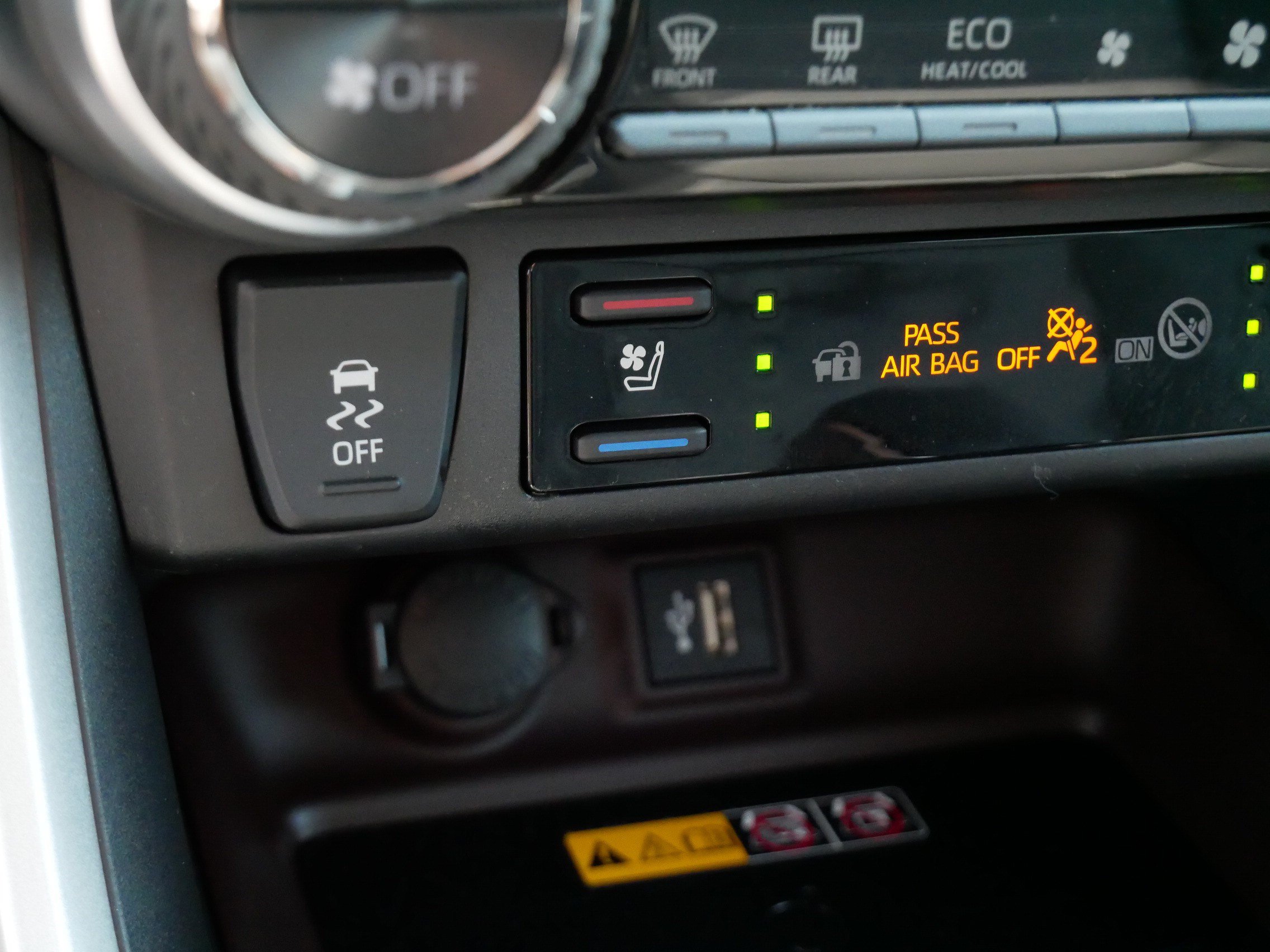 Certified 2025 Toyota RAV4 Limited w/ Advanced Technology Package AWD/4WD image 28