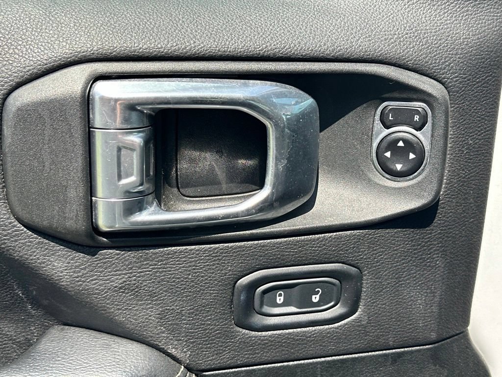 Used 2021 Jeep Wrangler Unlimited Sahara w/ LED Lighting Group AWD/4WD image 17