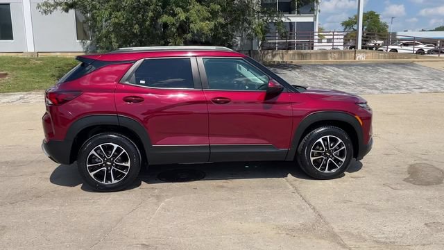 Used 2025 Chevrolet TrailBlazer LT AWD/4WD image 9