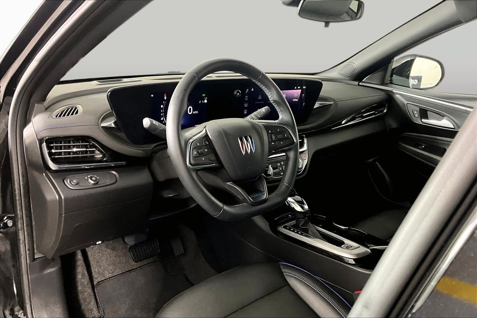 Used 2025 Buick Envista Sport Touring w/ Advanced Safety Package FWD image 17