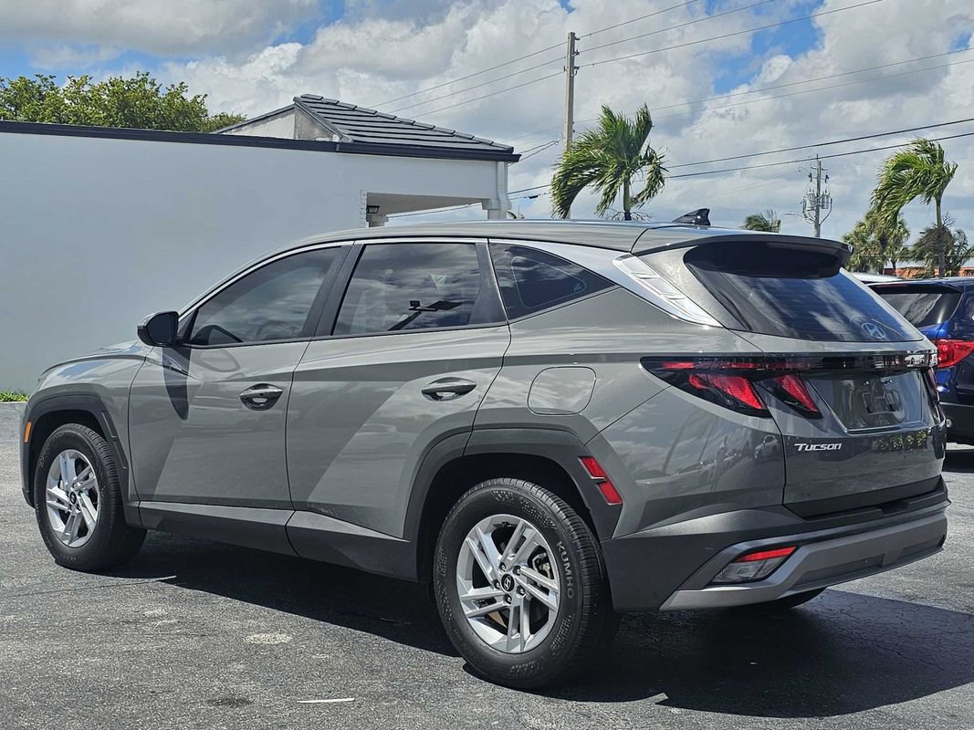 Used 2025 Hyundai Tucson SE image 3