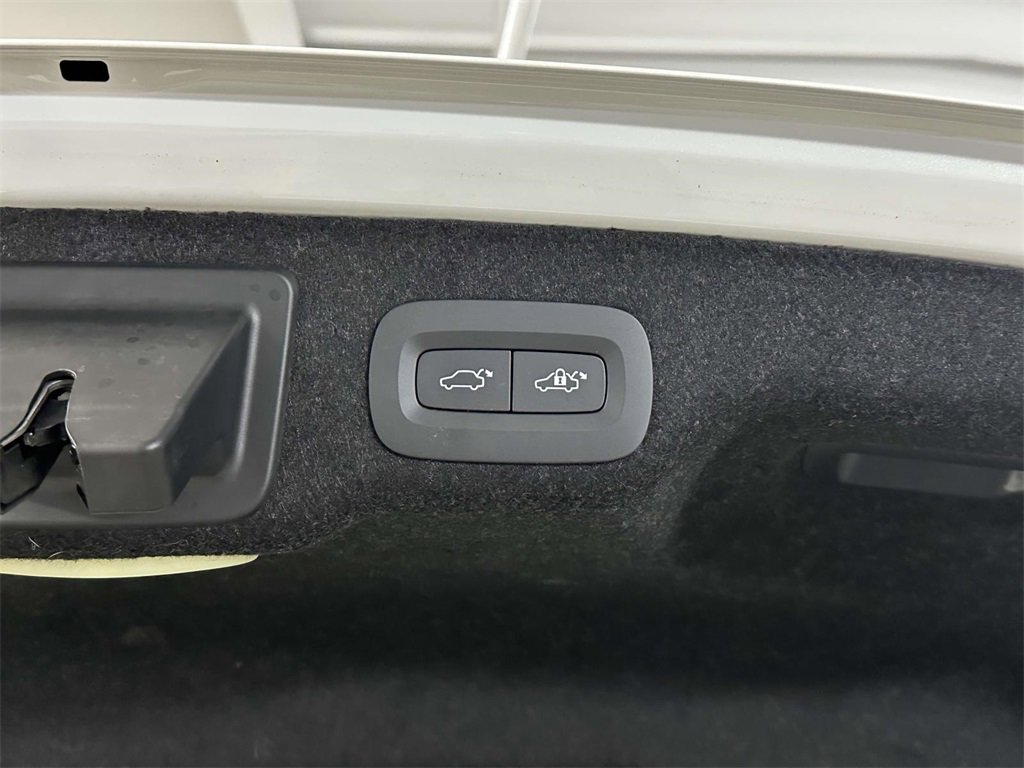 Used 2023 Volvo S90 B6 Plus w/ Protection Package Premier image 15