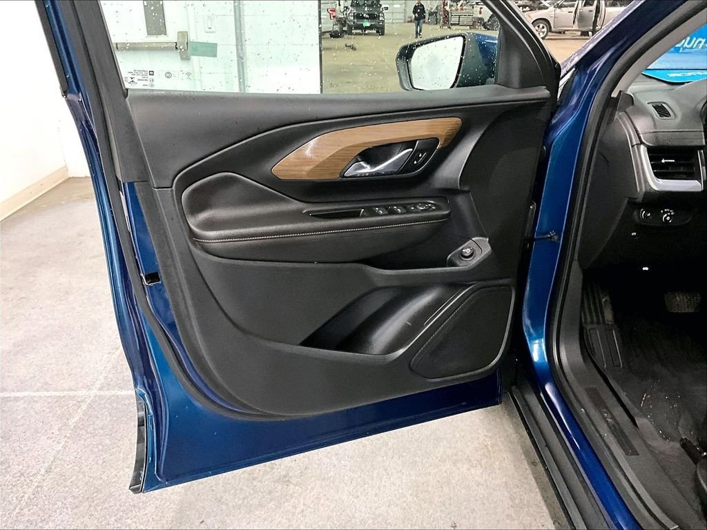 Used 2020 GMC Terrain SLE w/ Driver Convenience Package FWD image 9