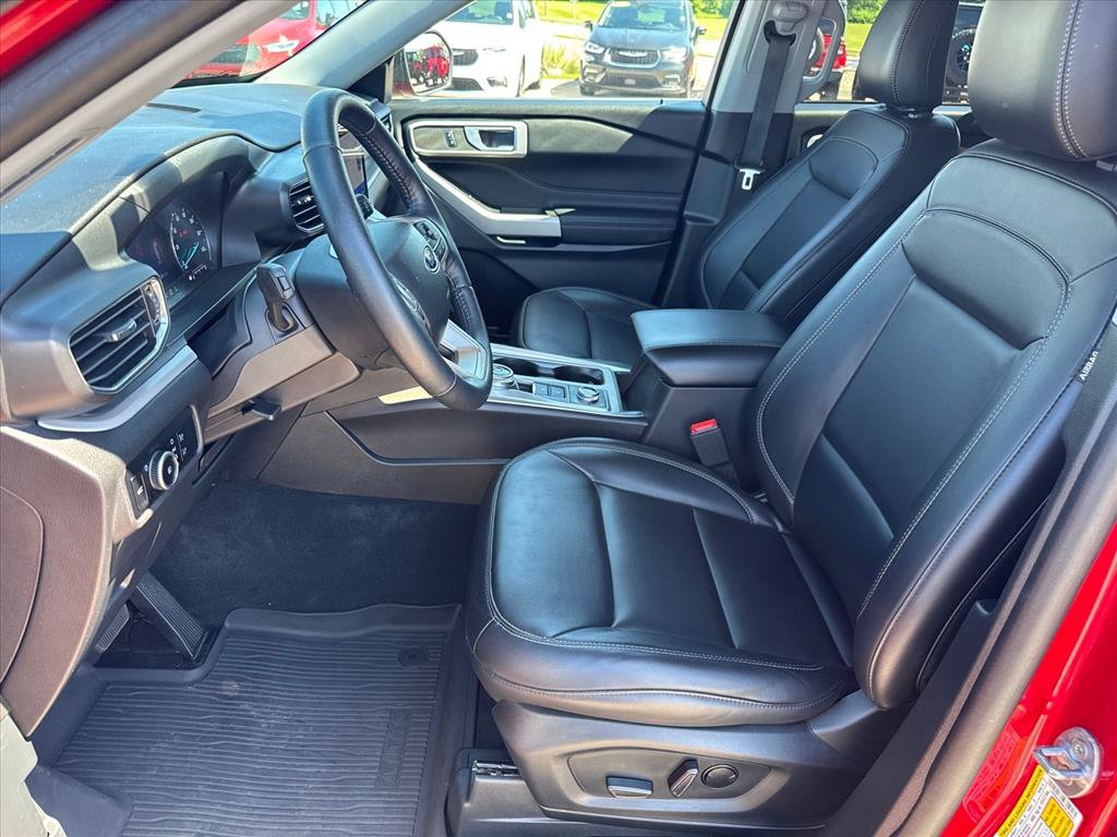 Used 2023 Ford Explorer XLT w/ Equipment Group 202A AWD/4WD image 9