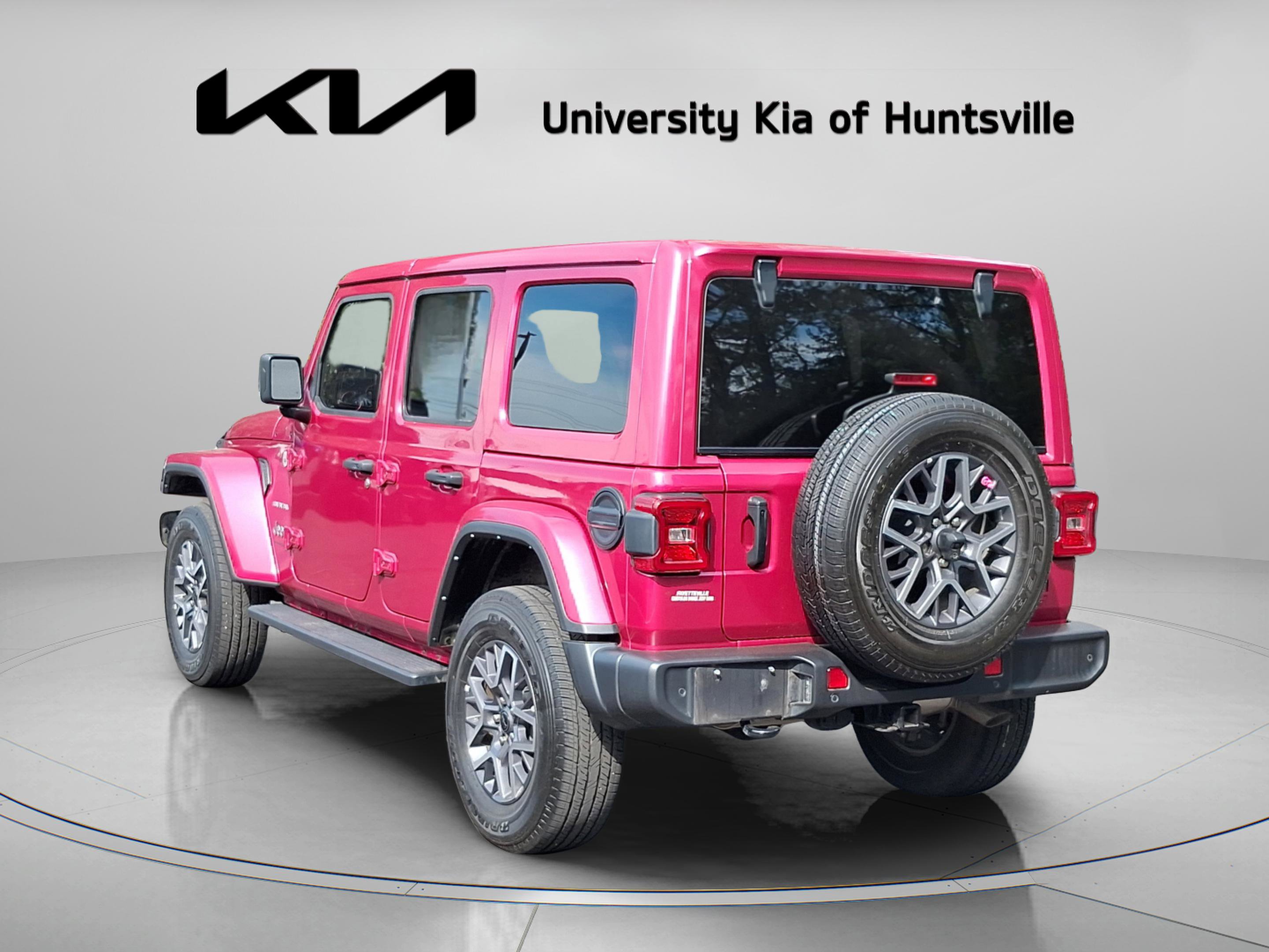 Used 2024 Jeep Wrangler Sahara w/ Technology Group AWD/4WD image 5