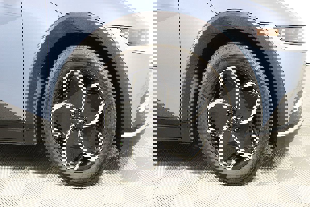 Used 2024 Hyundai Ioniq 5 SE image 35