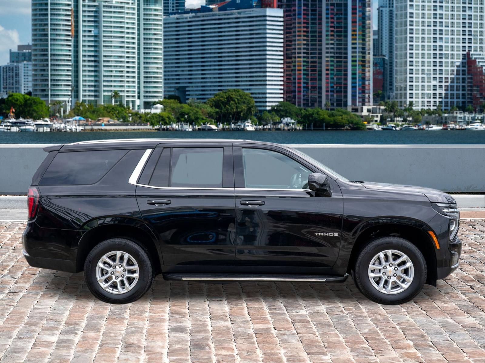 Used 2025 Chevrolet Tahoe LT AWD/4WD image 4
