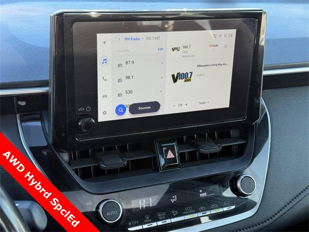 Used 2023 Toyota Corolla SE w/ SE Package image 16