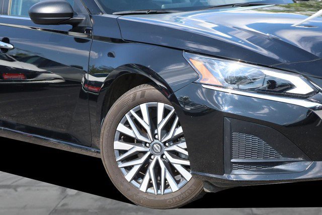 Certified 2025 Nissan Altima 2.5 SV FWD image 3