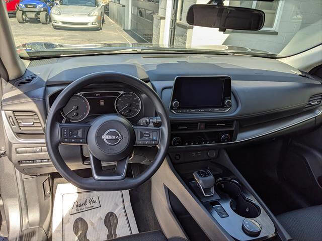 Used 2024 Nissan Rogue SV image 11