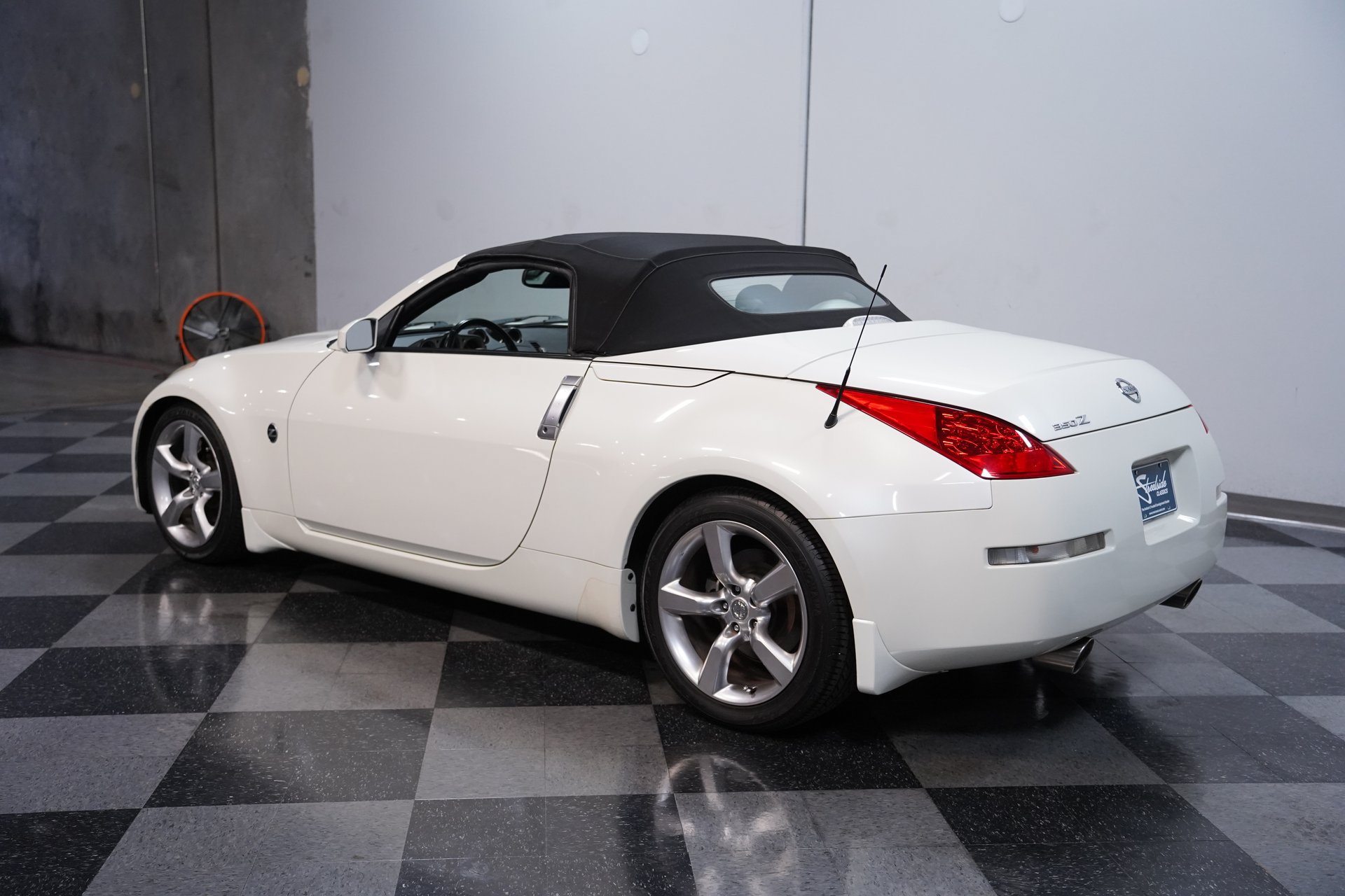 Used 2007 Nissan 350Z Touring RWD image 7